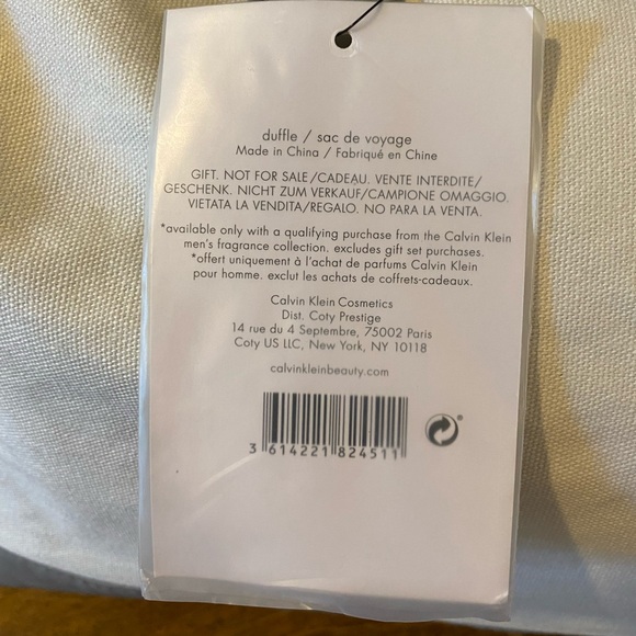 Calvin Klein Weekender/Duffle Bag - Picture 3 of 16